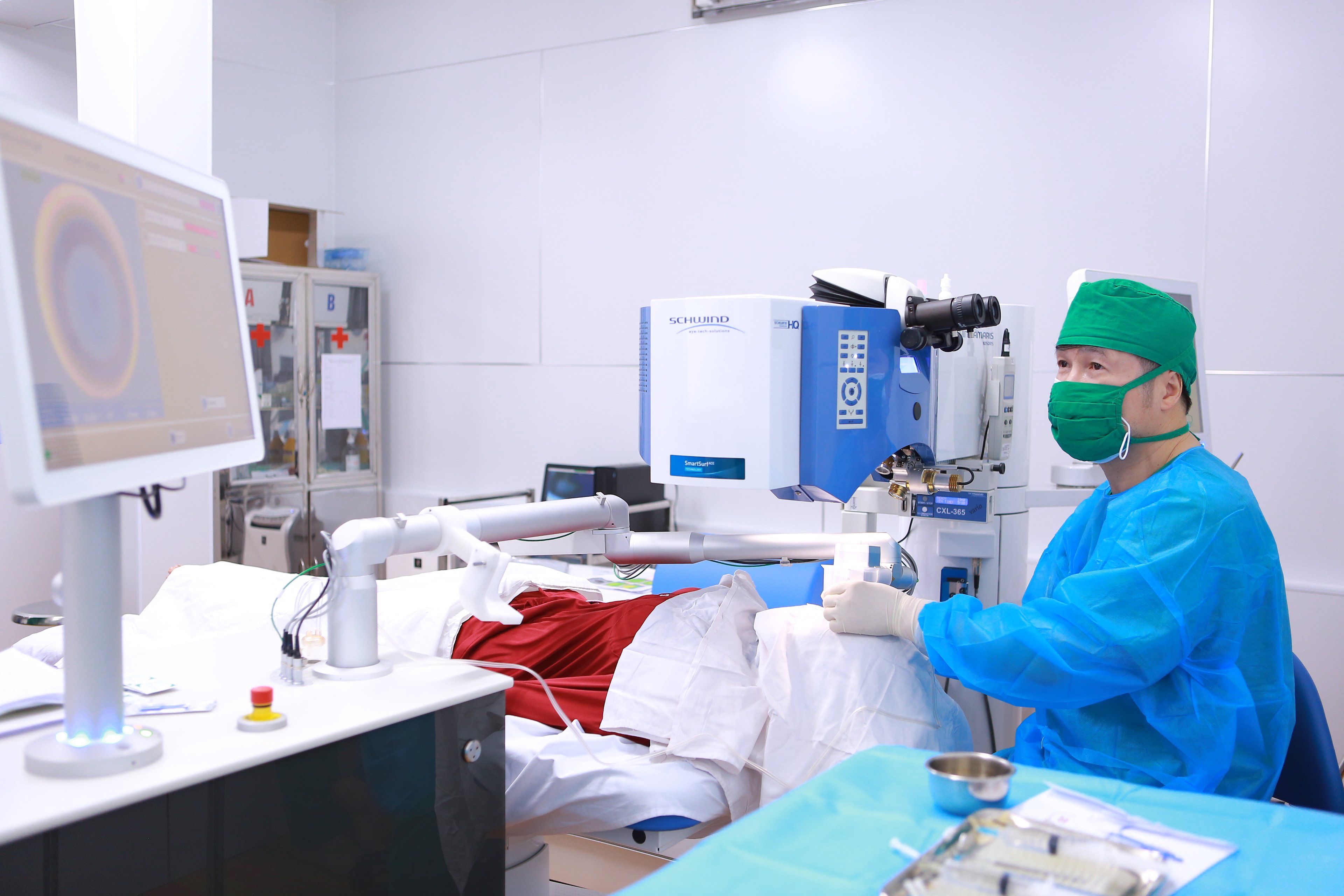 Phó Giáo Sư - Tiến Sĩ - Thạc sĩ Nhãn Khoa Vương Quốc Anh - Bác Sĩ Cao Cấp - Thầy Thuốc Ưu Tú:   CUNG HỒNG SƠN
