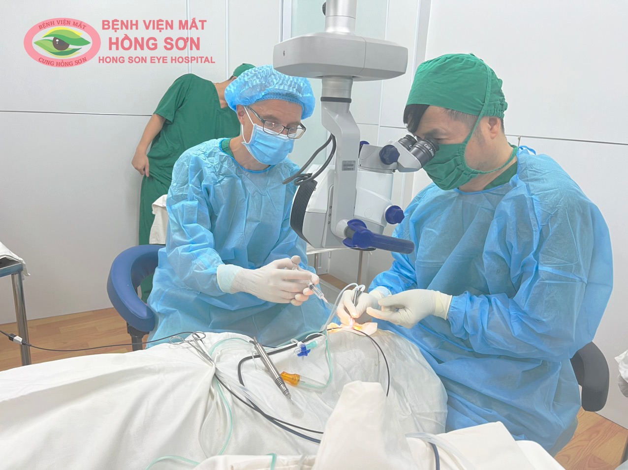  CHUYÊN GIA NHÃN KHOA QUỐC TẾ CHỌN BỆNH VIỆN MẮT HỒNG SƠN ĐẾN LÀM VIỆC, HỌC TẬP VÀ TRAO ĐỔI KINH NGHIỆM.